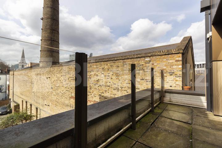 3 bed 3 bath property in the heart of east London with a Terrace Heneage Street , White Chapel  